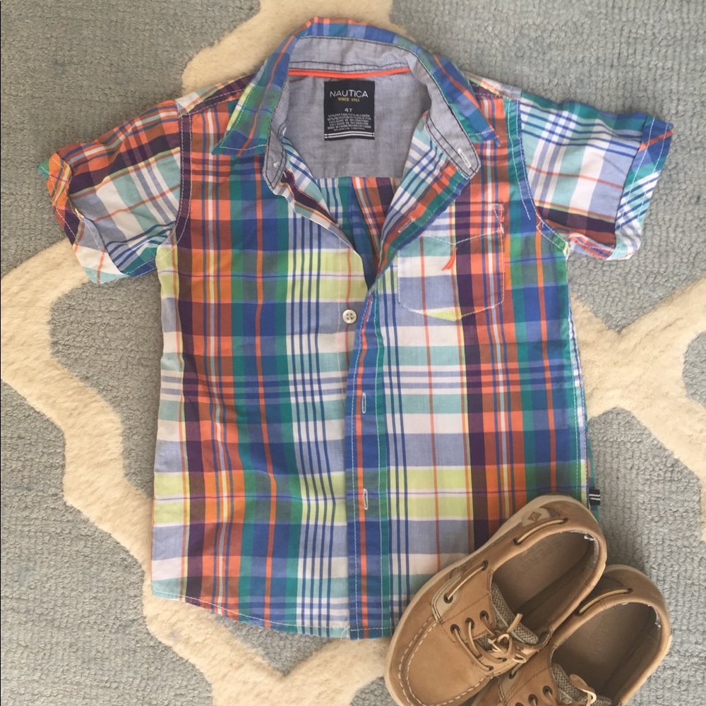 Boy’s 4T button up.